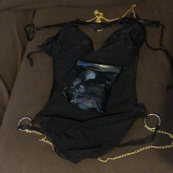 NWOT WOMAN’S SEXY ONE PIECE W/CHAIN LINGERIE - Picture 3 of 3